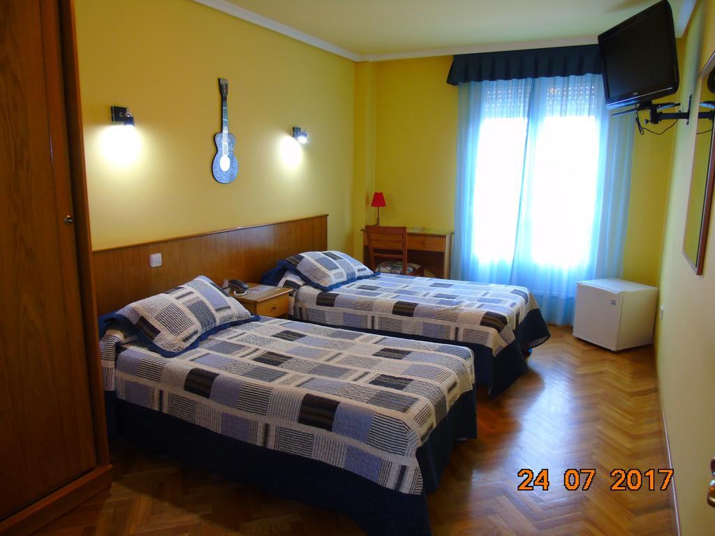 Hotel San Juan Revilla De Camargo Phòng bức ảnh