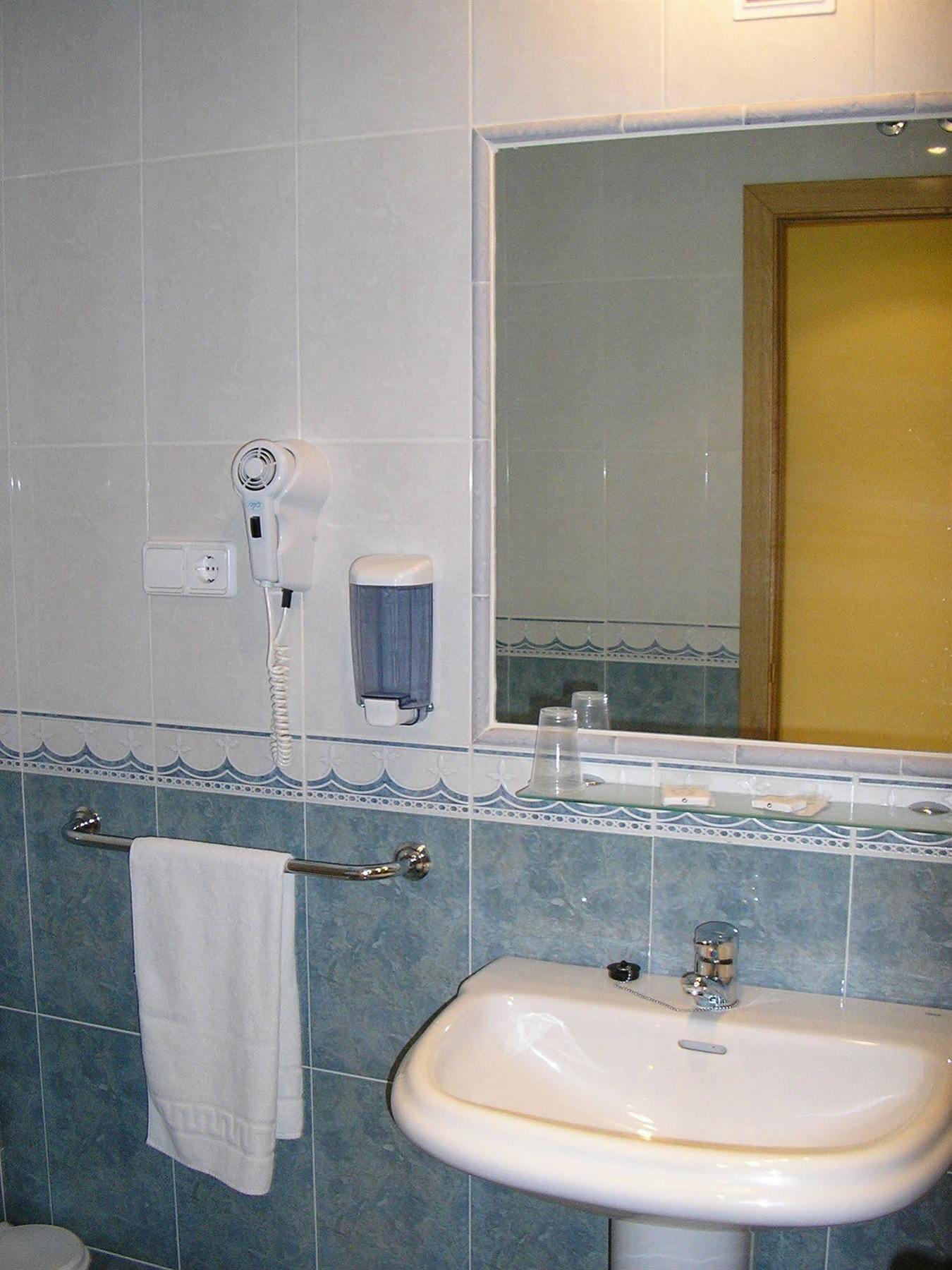 Hotel San Juan Revilla De Camargo Ngoại thất bức ảnh